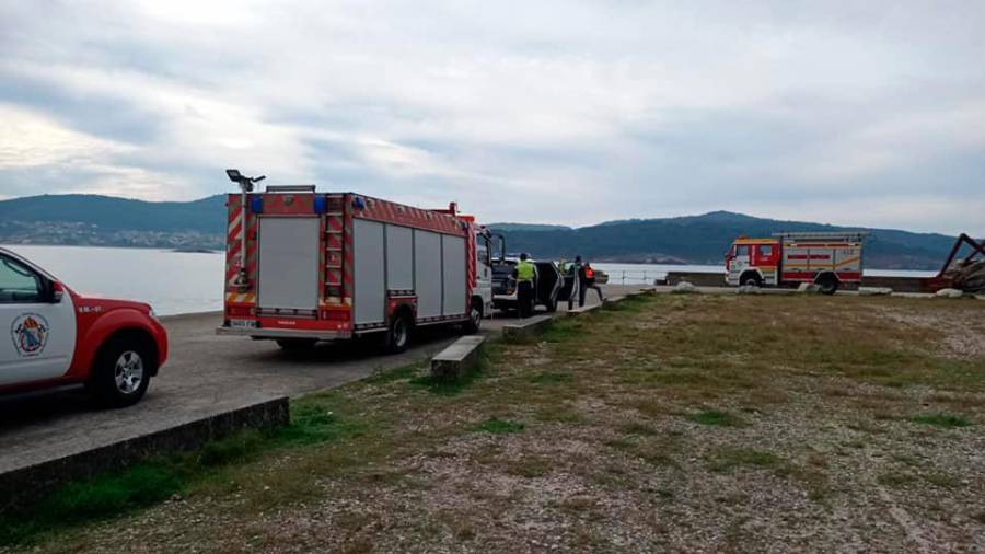 Operativo de rescate do home falecido na praia de Balarés. Foto: GES Ponteceso