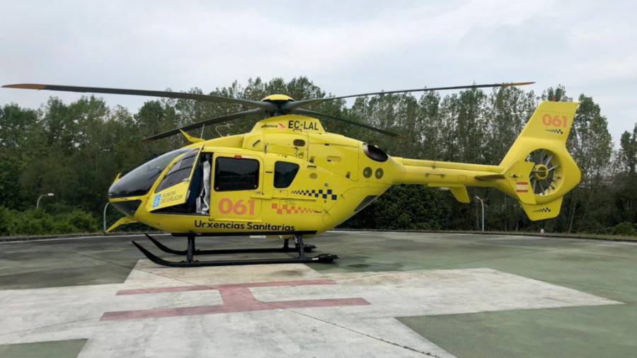 El helicóptero medicalizado desplazado a Brión por el accidente forestal. Foto: Helico