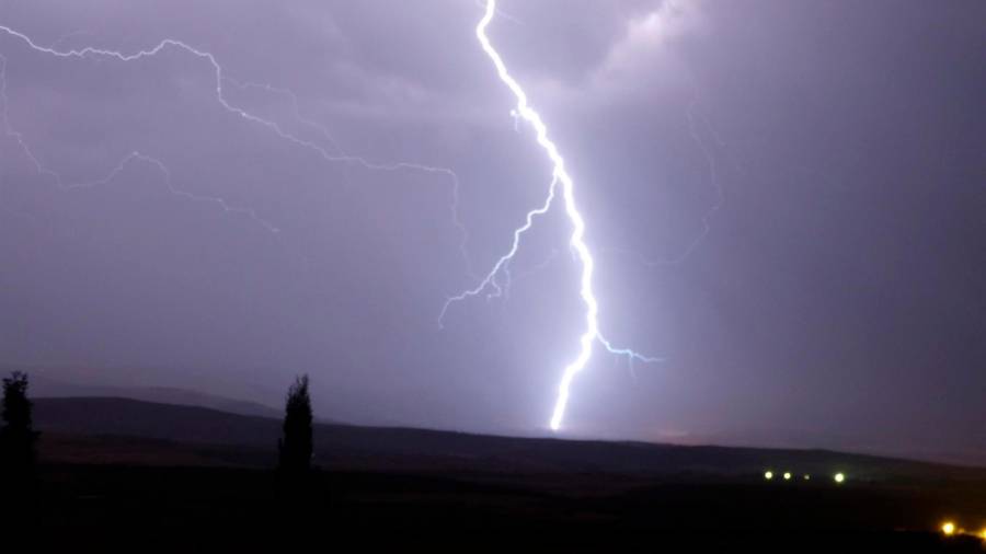 Rayo en una tormenta. Foto de archivo. FOTO: EUROPA PRESS - Archivo