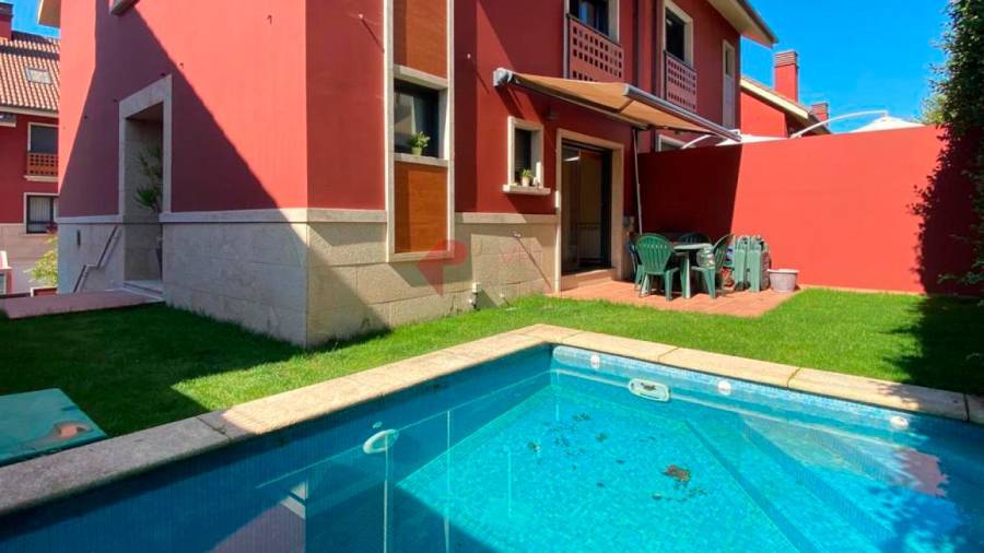 Casa adosada con piscina a la venta en Vigo por 370.000 euros. Foto: Fotocasa/VPHabitat