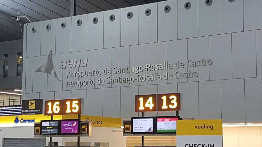 Nuevos rótulos del aeropuerto Rosalía de Castro. Foto: Aena