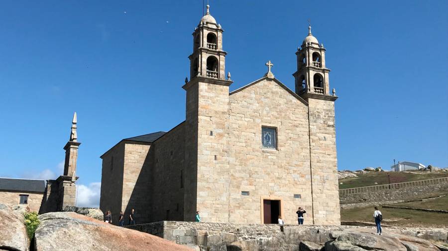 El Santuario da Virxe da Barca de Muxía, ante el que se produjeron naufragios a lo largo de la historia. Foto: Lema