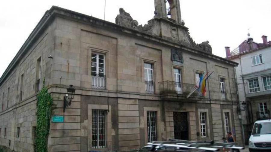Edificio que acoge la casa consistorial de la localidad de Caldas de Reis. Foto: C. R.