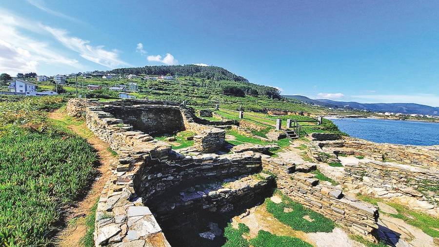 Es uno de los castros costeros más excavados de toda la costa cantábrica gallega y el único visitable.