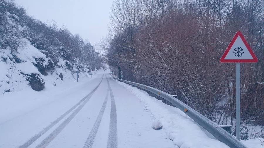 Carretera con nieve en Cantabria EUROPA PRESS (Foto de ARCHIVO) 11/01/2021