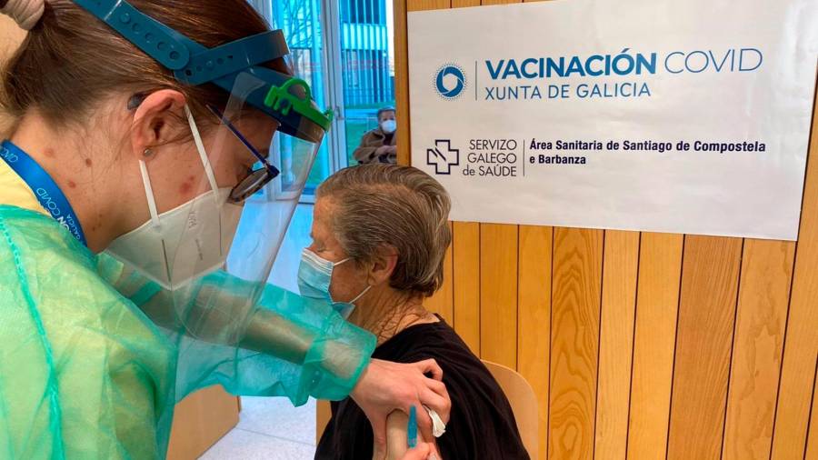 Vacunación de personas mayores de 80 años en Galicia. FOTO: SERGAS