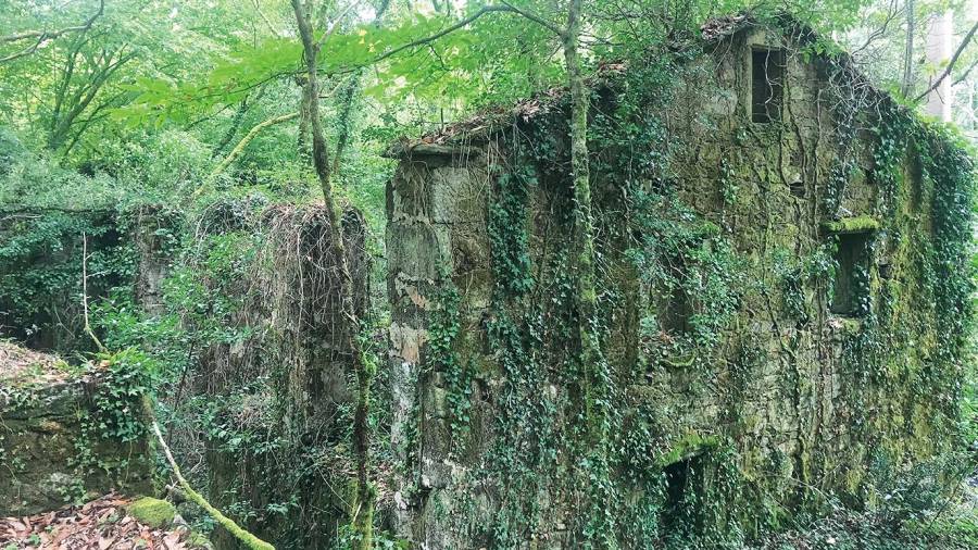 CERQUIDES. En la aldea de Cerquides están los restos del viejo complejo de A Galiñeira. Fotos: Maite Sobradelo