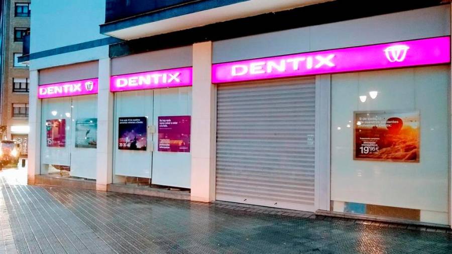 Centenares de afectados por el cierre de las ocho clínicas de Dentix