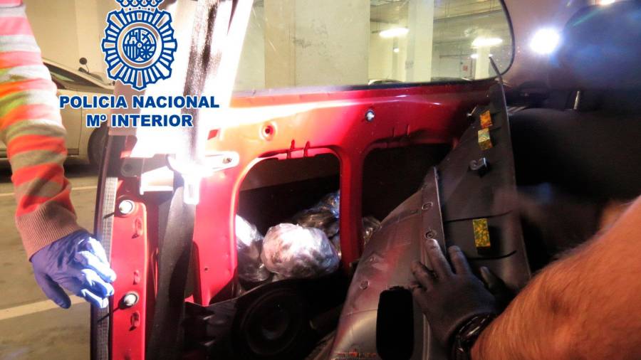 droga. Automóvil intervenido en Vigo que llegó del sur de España en el que había más de 30 kilos de hachís. Foto: Policía 