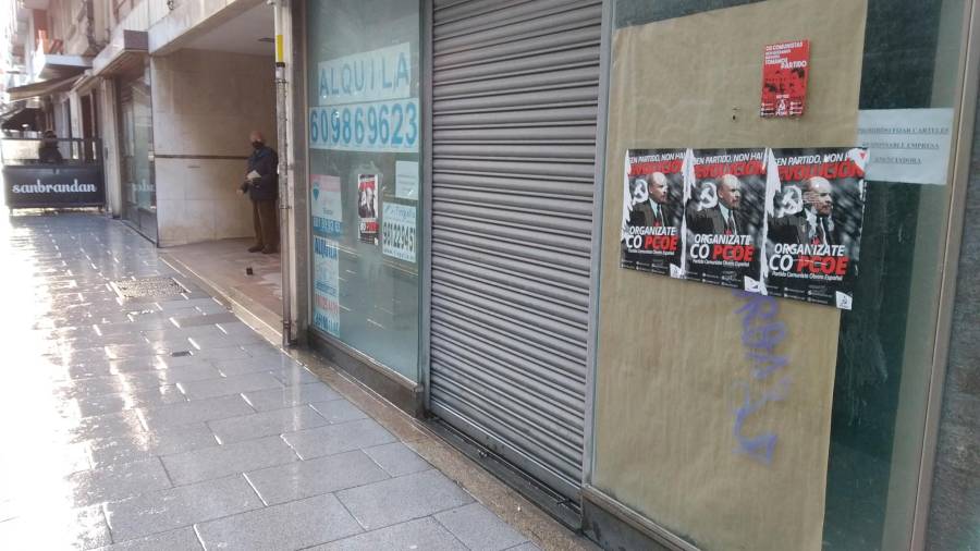 sector Inmobiliario. Uno de los bajos en alquiler de la calle Barcelona, en la capital coruñesa Foto: Angar