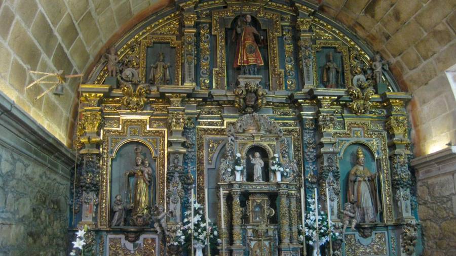 Altar barroco de la iglesia de San Vicente de Berres, en el municipio pontevedrés de A Estrada. Foto: X. G.