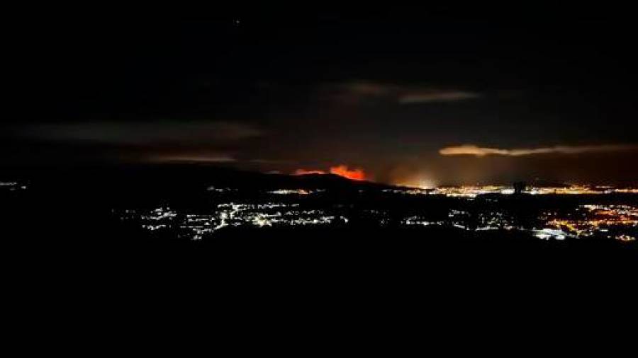 Activada la situación dos por proximidad a las casas en un incendio que arrasa ya con 350 hectáreas en Caldas
