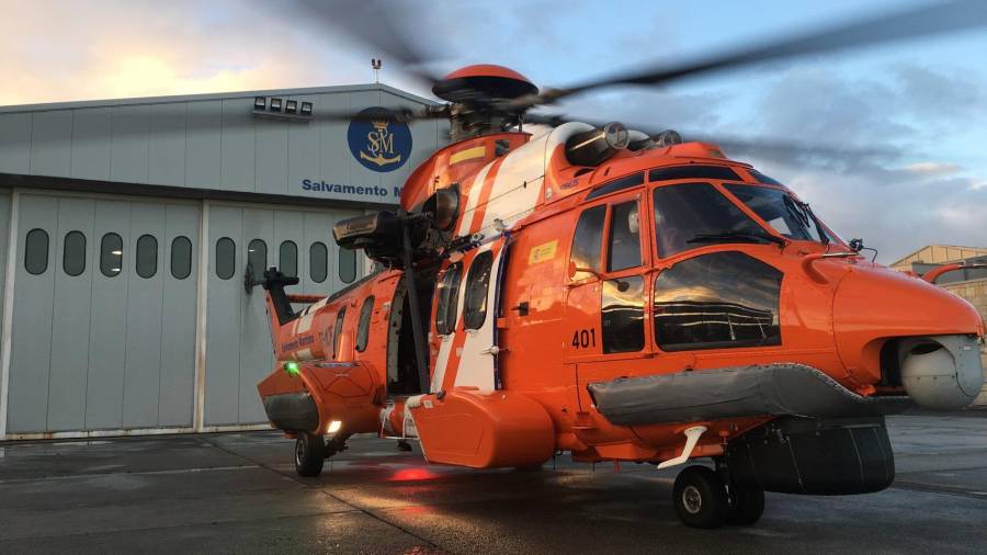 El helicóptero 'Helimer 401' de Salvamento Marítimo, con base en el Aeropuerto de Alvedro. SALVAMENTO MARÍTIMO