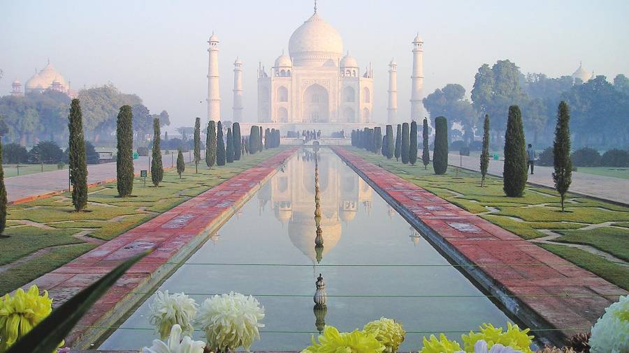 Uno de los más bellos edificios del mundo, el Taj Mahal, es el resultado de una bella y trágica historia de amor.