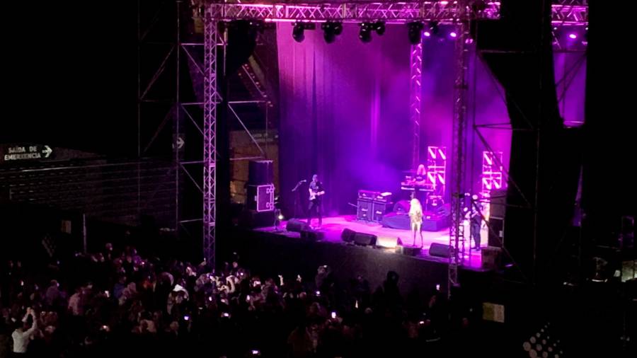 Bonnie Tyler demostró su categoría ante los asistentes al concierto que ofreció ayer en el Multiusos de Sar