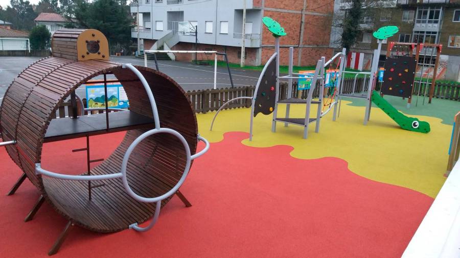 Imaxe do novo parque infantil que se estreou no campo da festa de Fonte Díaz. Foto: C.T. 