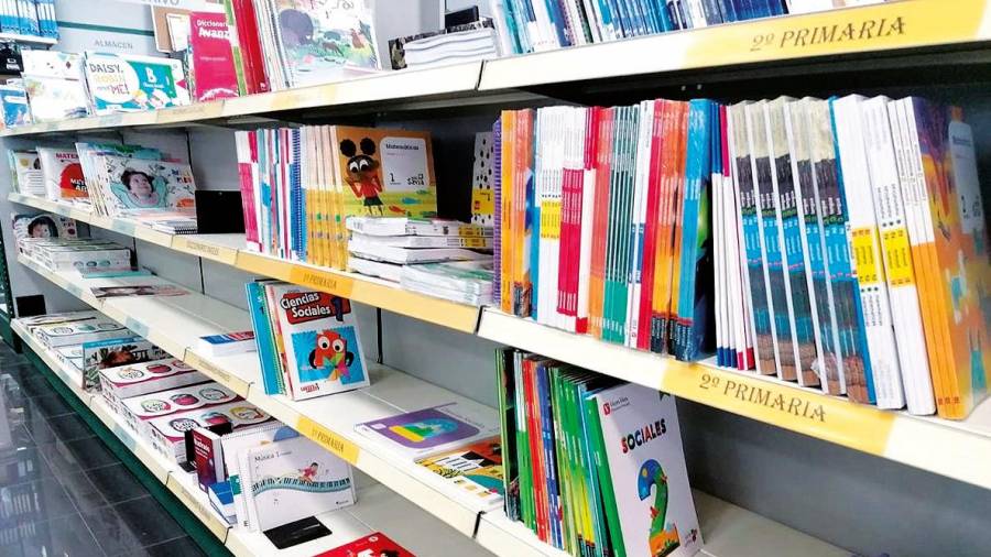 EDItorial. Librería con libros de texto de infantil y primaria a la venta para el nuevo curso 2021/2022. Foto: E.Press