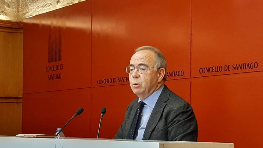 El alcalde de Santiago, Xosé Sánchez Bugallo, durante la rueda de prensa de este viernes. CDS
