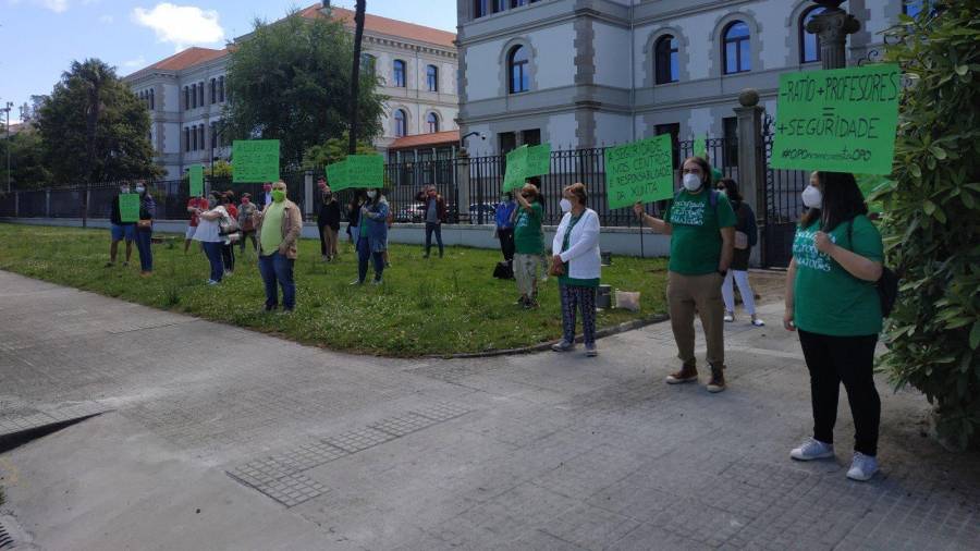 Protesta de OPOñomeaestaOPO ante la Xunta. EUROPA PRESS