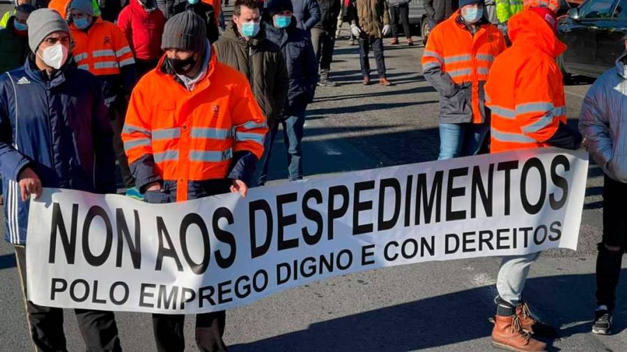 Nueva jornada de protesta de los trabajadores de Alu Ibérica en A Coruña ante la planta, en su 19ª hornada de huelga. Foto: Rebelión Aluminio