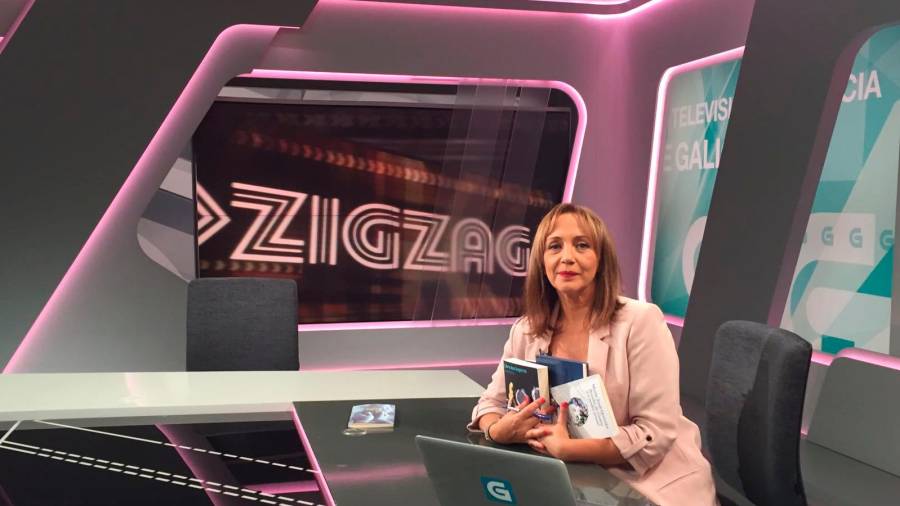 Pilar G. Rego, conductora do espazo cultural da Televisión de Galicia ‘Zigzag’. Foto: TVG