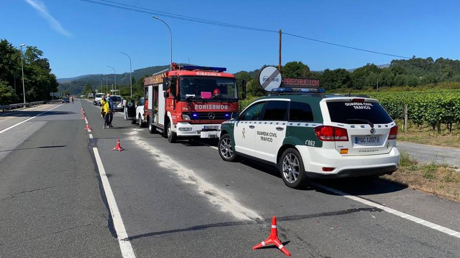 En la foto de archivo, imagen de un accidente en Beade (Ourense). GUARDIA CIVIL