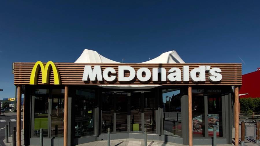 McDonald's cesa a su director ejecutivo por mantener una relación sentimental con una trabajadora