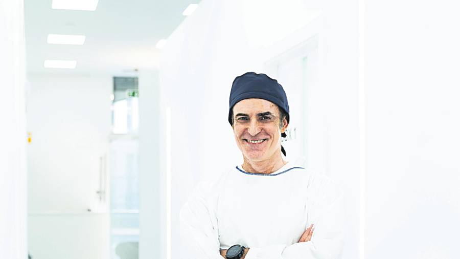El doctor Pérez Varela, presidente de la Sociedad Española de la Ortodoncia, es experto en estos tratamientos. Foto: C.O.P.V. 