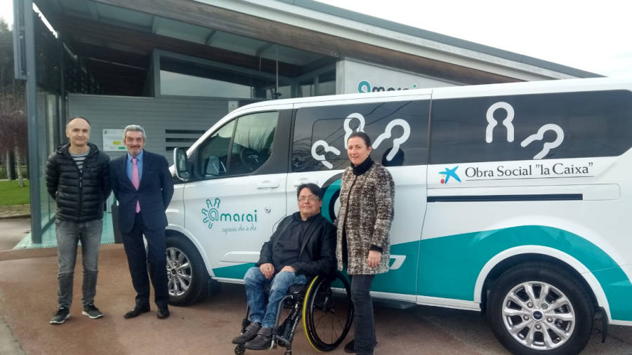 CaixaBank dona a Amarai una furgoneta de 9 plazas