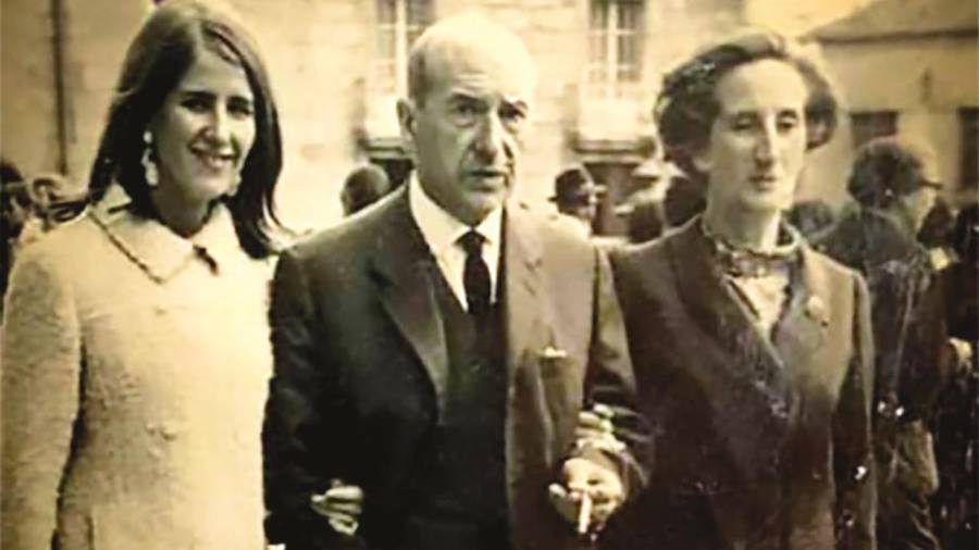 María Victoria cos seus pais. Foto: Arquivo familiar