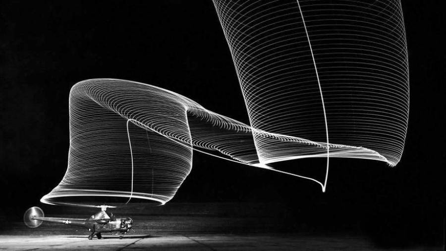 Helicóptero aterrizando. (Autor, Andreas Feininger)