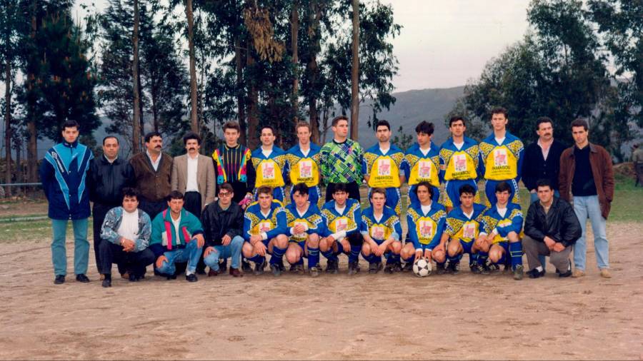 93/94 Plantilla del Dubra que logró un ascenso a Primera Regional. Foto: ECG 