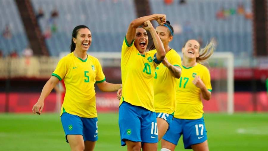 La brasileña Marta celebrando uno de sus dos goles. Foto: RS