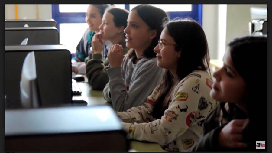 Rapazas e rapaces galegos participantes no proxecto de innovación educativa na rede. Foto: Agareso