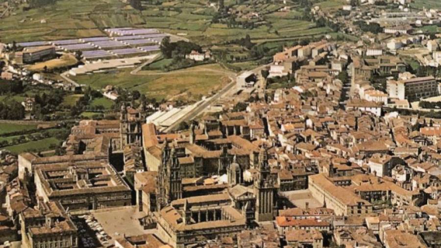 ...Cuando los 48 pabellones del Burgo das Nacións eran el Parador Nacional de Compostela