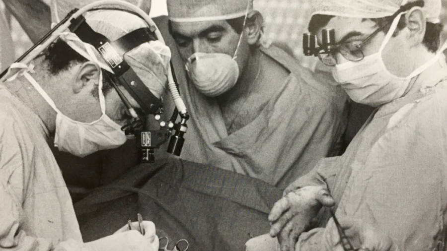 ...Cuando el Hospital Xeral de Galeras acogió en 1988 la primera operación a corazón abierto
