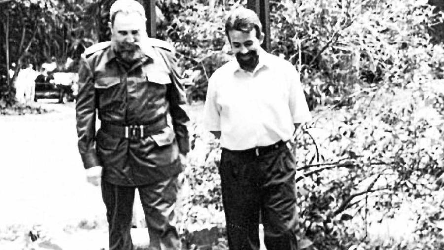 ...Cuando el escritor Alfredo Conde entrevistó a Fidel Castro en su Casa del Laguito Cubacan