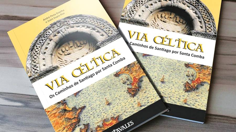Dous exemplares do volume alusivo á Vía Céltica. Foto: MA