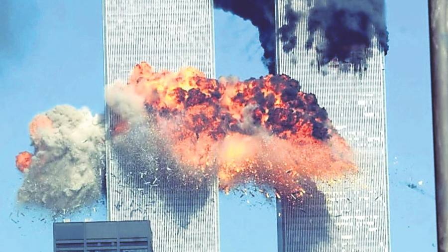 El World Trade Center en llamas después del impacto de dos aviones en las torres. Foto: Spencer Platt