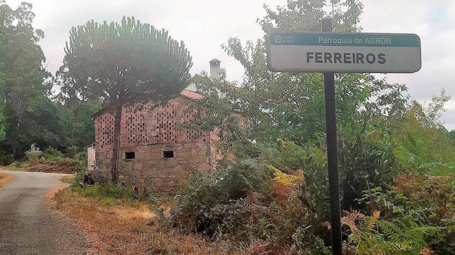 Uno de los accesos al antiguo núcleo de Ferreiros, nueva Aldea Modelo gallega. Foto: ECG