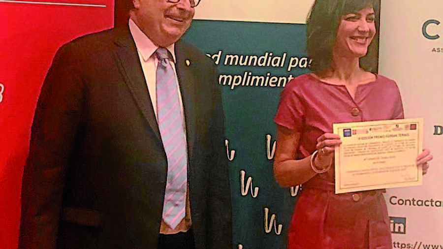 Concepción Campos Acuña recoge en Barcelona el III Premio Ferran Termes