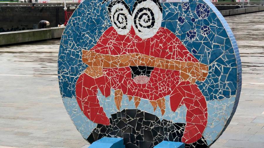 Exposición de murales de azulejo de los faros de Costa da Morte en el paseo de O Parrote, en A Coruña. Foto: Lar Cee
