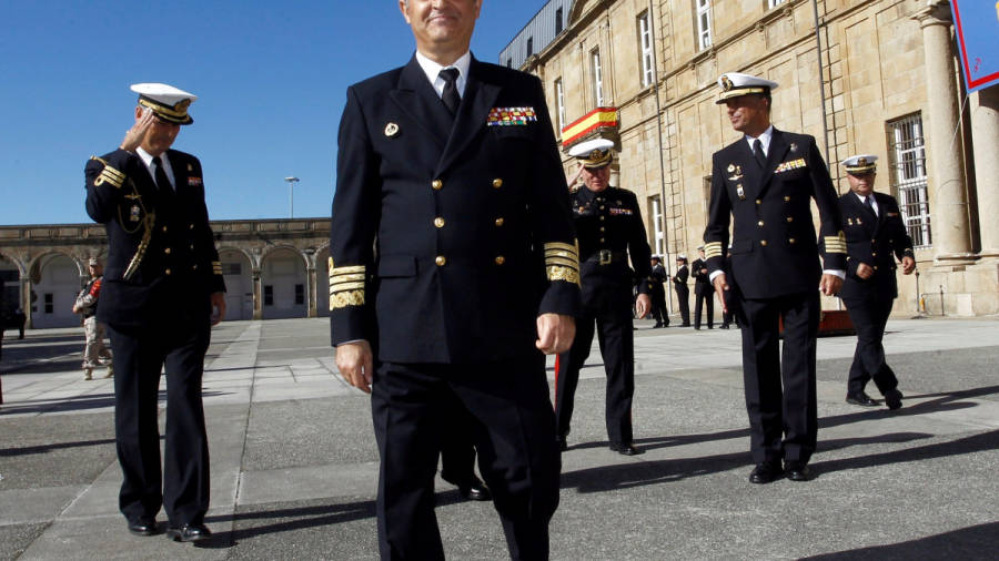 El Almirante de la Flota visita sus unidades en la ciudad naval