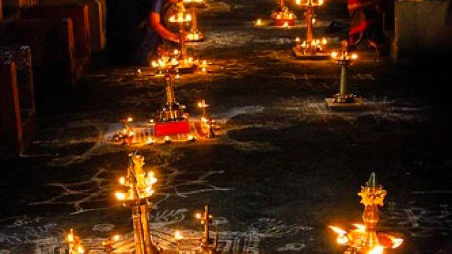 Fiesta de la Luz (Karthikai Deepam), uno de los principales festivales de Tamil Nadú. El Festival se celebra la luna llena de Diciembre.