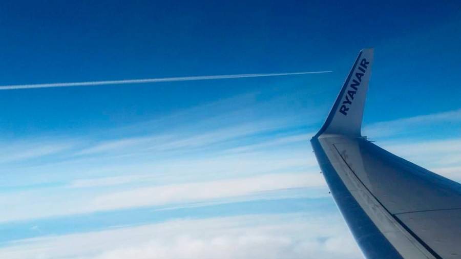 Imagen de un ala de avión en pleno vuelo. FOTO: Esteban Delaiglesia