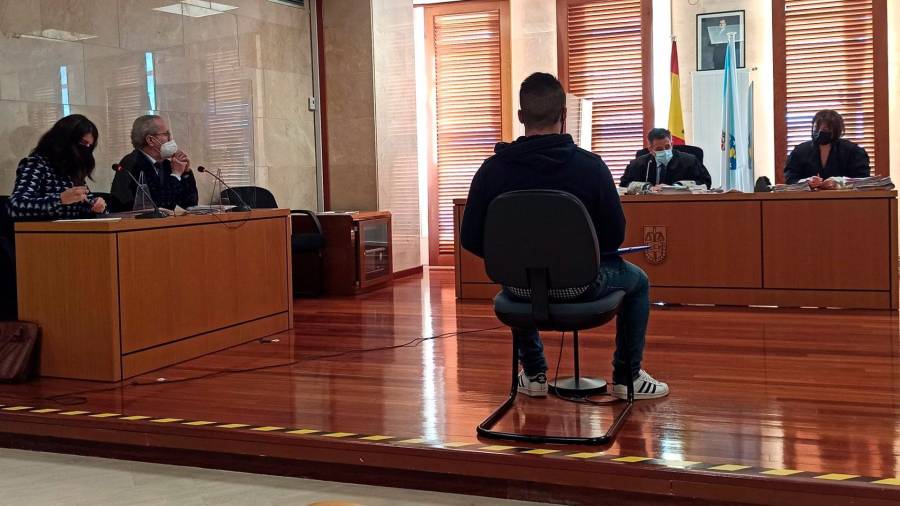 La sesión se suspendió ayer en Fontiñas por incomparecencia. E. P.