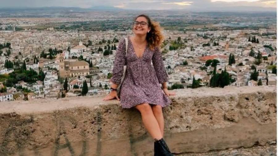 Patricia Meléndez Luces, residente en la ciudad de A Coruña, estudia el doble grado de Turismo y Empresariales y que está haciendo un Erasmus en Olsztyn, Polonia.