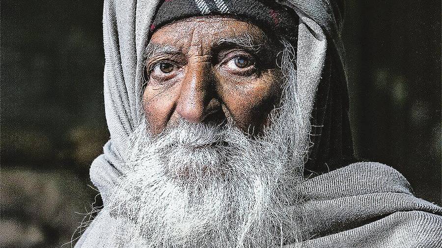 Anciano en el Templo Dorado de Amritsar. Foto: Carlo Marrazza