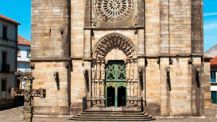 Fachada de la iglesia de San Martiño, en Noia. Foto: C. N. 
