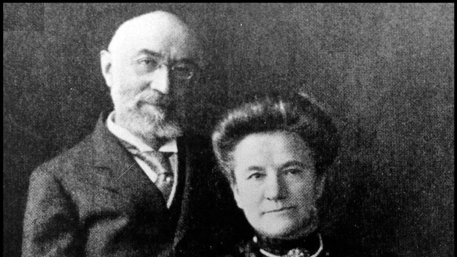Ida e Isidor Straus, el matrimonio de ancianos que murió en su cama en el Titanic.
